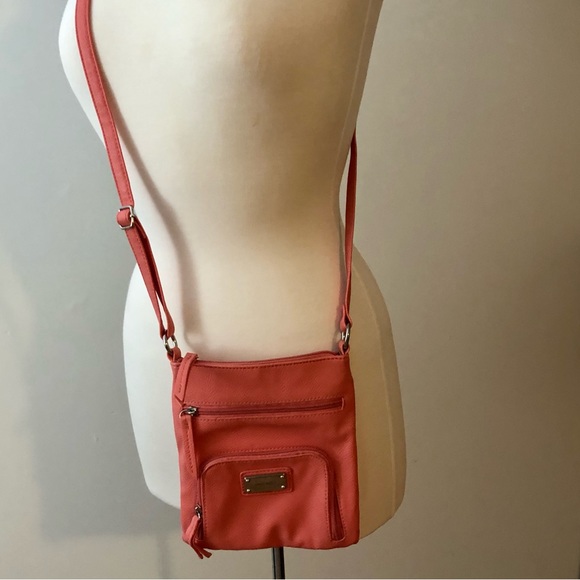 4-Pocket Nine West Purse - Picture 2 of 9